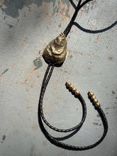 Load image into Gallery viewer, Oyster Bolo